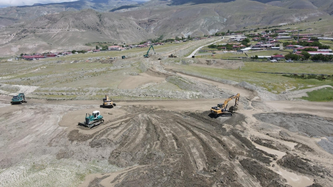 Erzincan'da ekipler yaşanan selin ardından çalışmalarını sürdürüyor