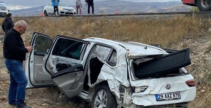 Erzincan'da şarampole devrilen otomobilin sürücüsü öldü