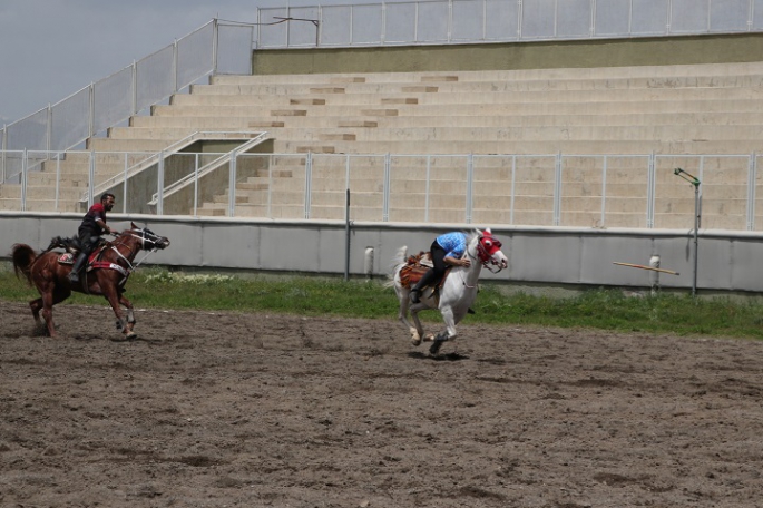 Erzurum'da ata sporu cirit heyecanı