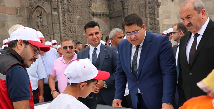 Erzurum'da devlet korumasındaki çocuklar sanat ve bilim sergisi açtı