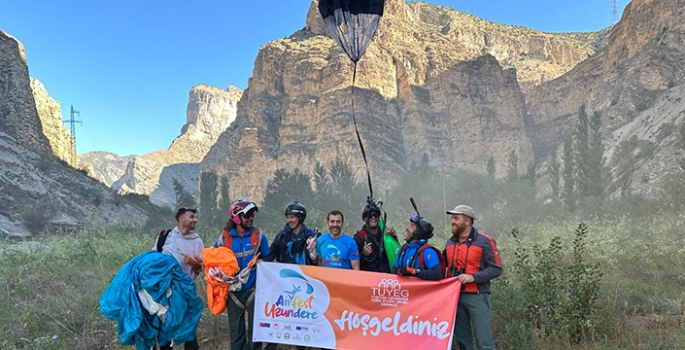 Erzurum'da düzenlenen hava sporları festivali, nefes kesen gösterilerle sona erdi