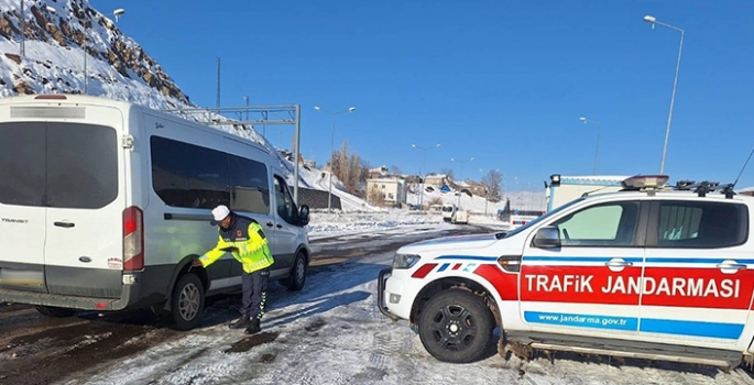 Erzurum'da jandarma kazaları önlemek için geçen ay 33 bin araç denetledi