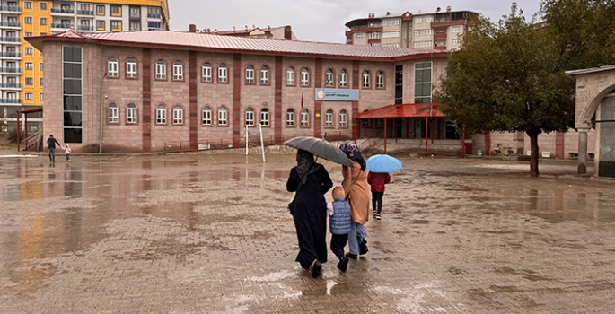 Erzurum'da sağanak etkili oldu