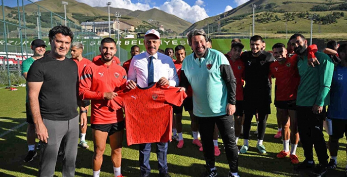 Erzurum'daki yüksek irtifa kamp merkezi sezona hazırlanan 15 futbol takımını ağırladı