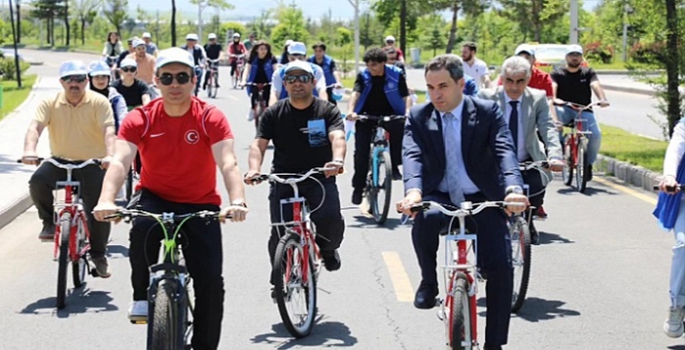 Farkındalık için Ağrı'da pedal çevirdiler