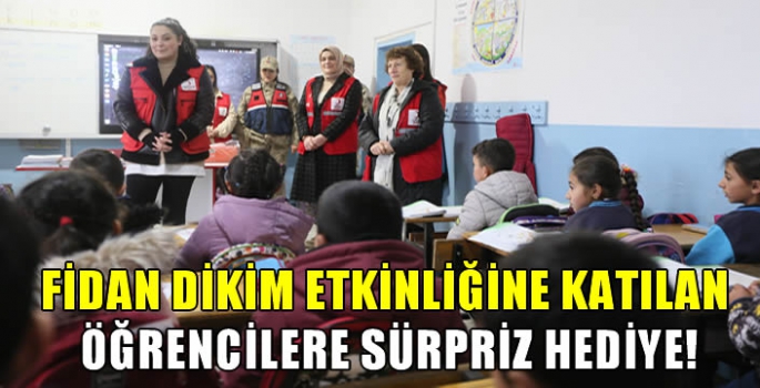 Fidan dikim etkinliğine katılan öğrencilere sürpriz hediye!