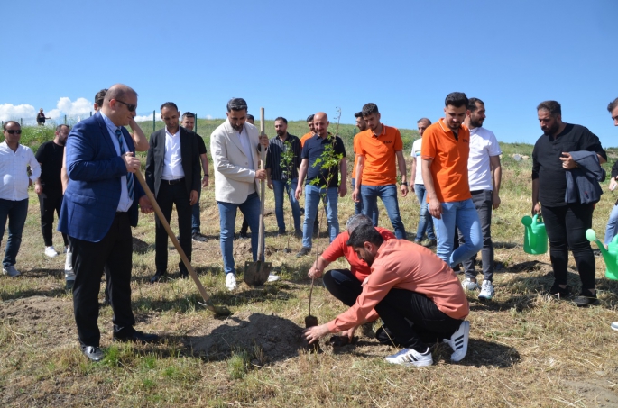 FLO mağazaları Muş’ta ağaç dikti! 