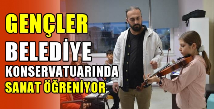  Gençler belediye konservatuarında sanat öğreniyor