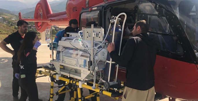 Hakkâri’de soğutma tedavisine ihtiyacı olan bebek, ambulans helikopterle Van'a ulaştırıldı!