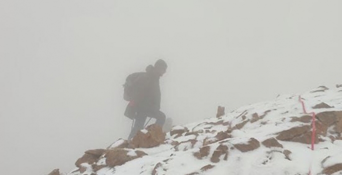 Hakkari'de Cilo Dağı'na tırmanan dağcılar kara yağışına yakalandı