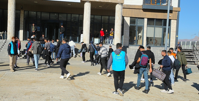 Hakkari'de düzenlenen Gençlik Kampı başladı