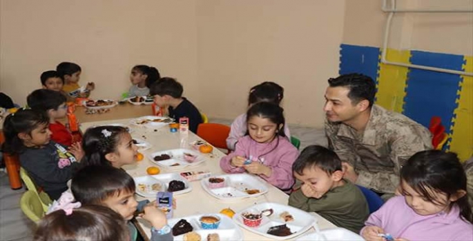 Hakkari'de jandarma ekipleri anaokulu öğrencileriyle bir araya geldi