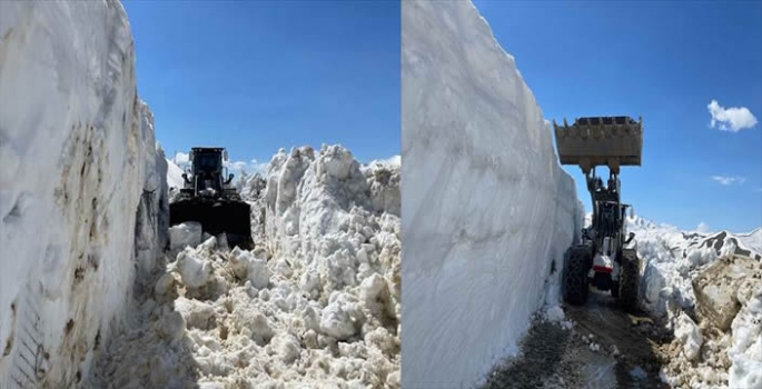 Hakkari'de kar kalınlığının 4 metreyi bulduğu üs bölgelerinin yolu açıldı