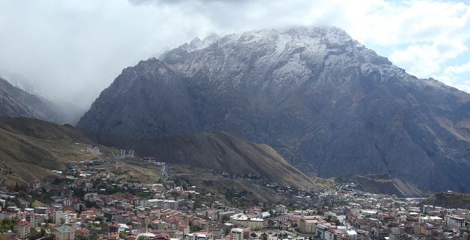 Hakkari'de kar yağışı etkili oldu