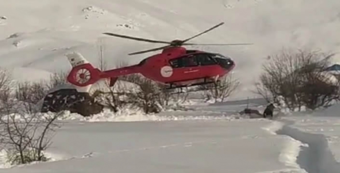 Hakkari'de rahatsızlanan 7 aylık bebek ambulans helikopterle hastaneye ulaştırıldı