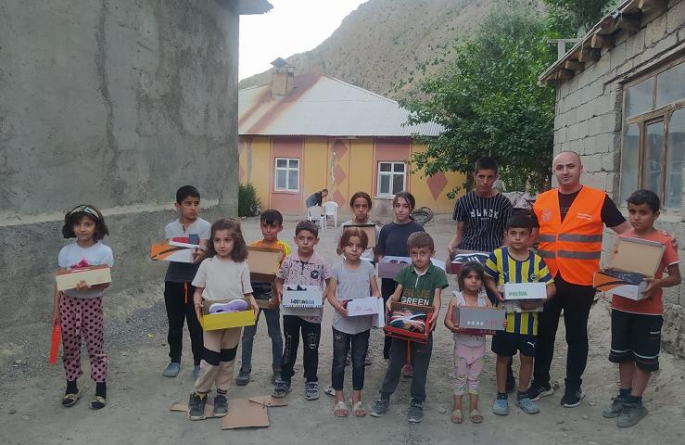 Hakkari Gençlik ve Engelliler Derneği'nden 300 yetim ve engelliye destek