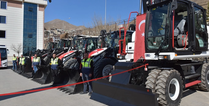 Hakkari İl Özel İdaresinin filosu yeni alınan 11 araçla güçlendirildi