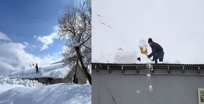 Hakkari'nin köylerinde tek katlı evler ve ahırlar karla kaplandı