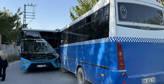 Halk otobüsü ile midibüsün çarpışması sonucu 25 kişi yaralandı