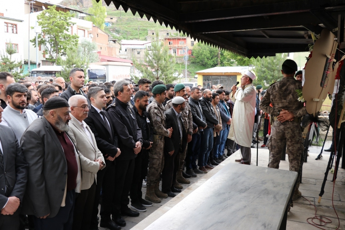 Hayatını kaybeden polis memuru Erzurum'da defnedildi