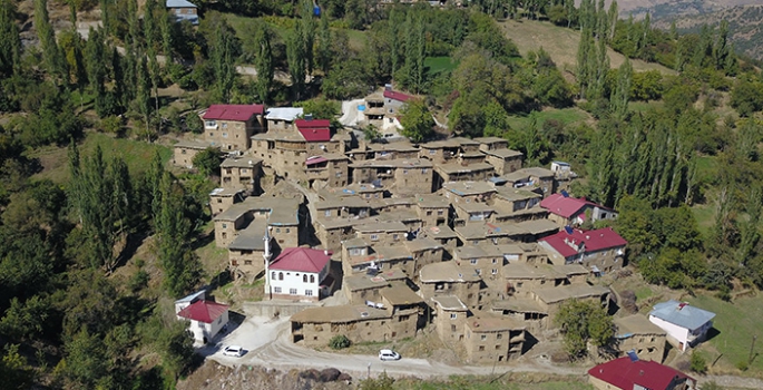 Hizan'daki taş evler yılın her döneminde ilgi görüyor