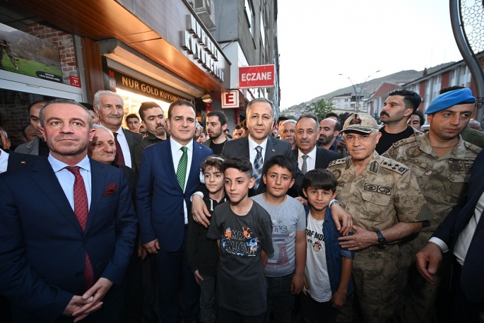 İçişleri Bakanı Yerlikaya, Hakkari'de ziyaretlerde bulundu