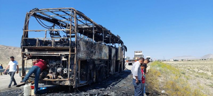 İran'dan gelen otobüste yangın çıktı