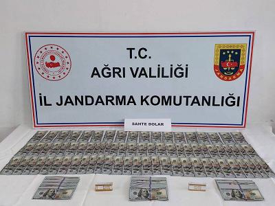 İran'dan gelen yolcu otobüsünde sahte dolar ele geçirildi