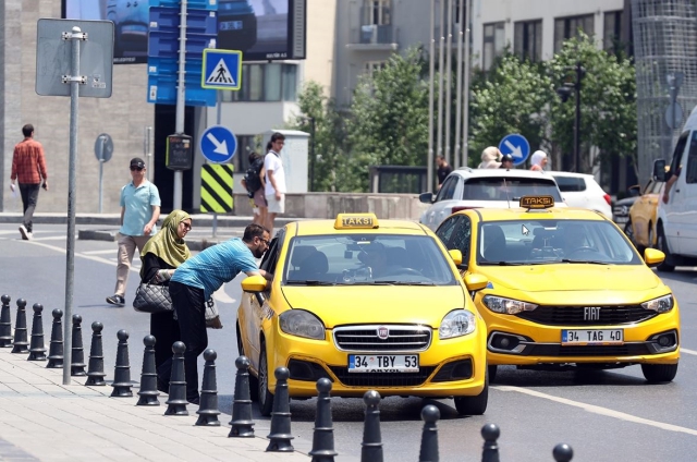 İstanbul'un kanayan yarası taksi sorunu! Ahlaksız pazarlık objektiflere böyle yansıdı