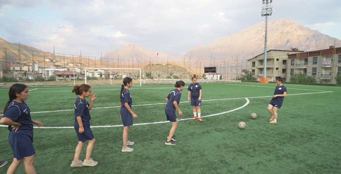 Kadın futbolcular Ankara'da ödüllerine kavuşacak