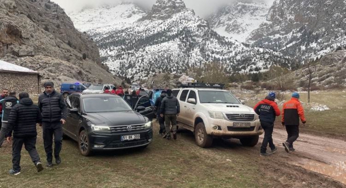 Kadın rehber Aladağlar'da kar kütlesi altında can verdi