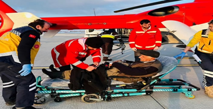 Kalp krizi geçiren hasta ambulans helikopterle hastaneye ulaştırıldı