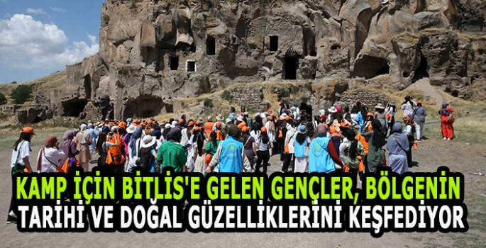 Kamp için Bitlis'e gelen gençler, bölgenin tarihi ve doğal güzelliklerini keşfediyor