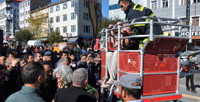 Kars'ta otelde çıkan yangın söndürüldü