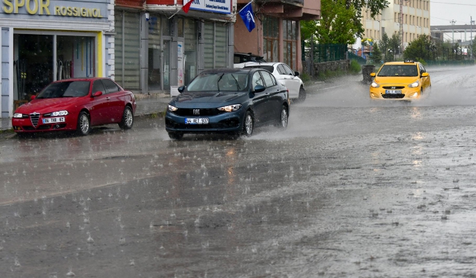 Kars’ta Sağanak ve dolu etkili oldu