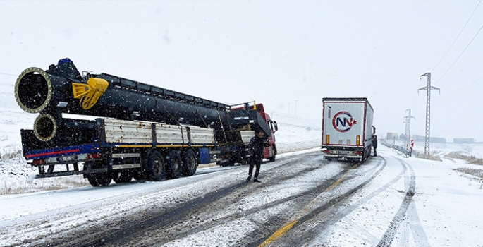 Kars'ta soğuk hava Ardahan'da kar etkili oluyor