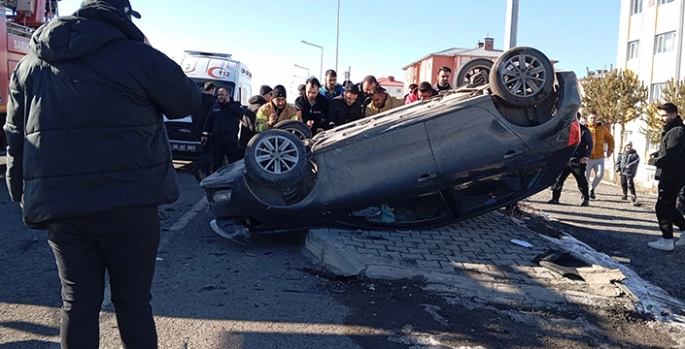 Kars'ta trafik kazasında 2 kişi yaralandı