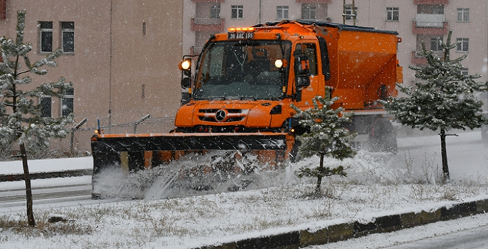 Kars ve Ardahan'da kar etkili oldu