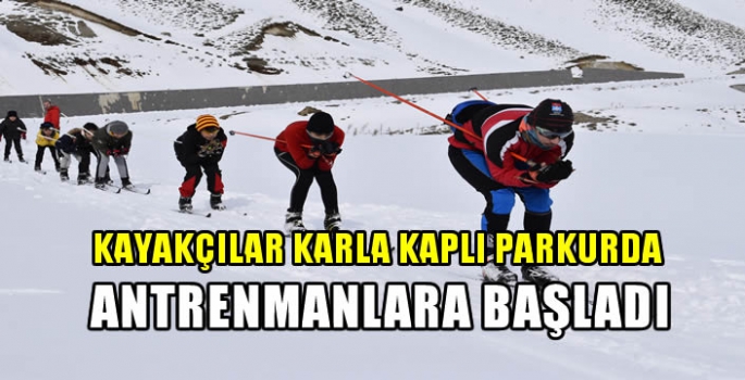  kayakçılar karla kaplı parkurda antrenmanlara başladı