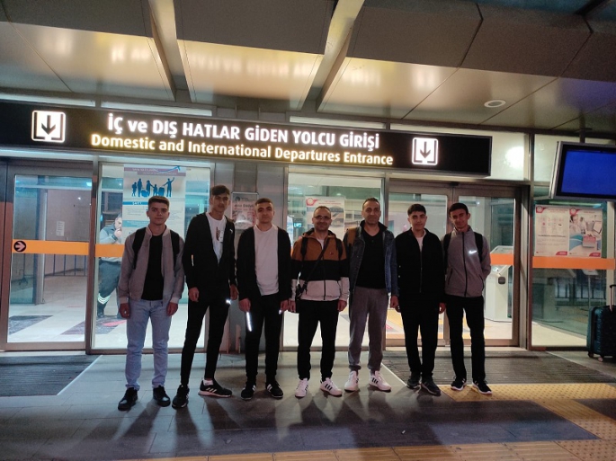 Keban'da öğrenciler Erasmus Projesi kapsamında Hollanda'ya uğurlandı