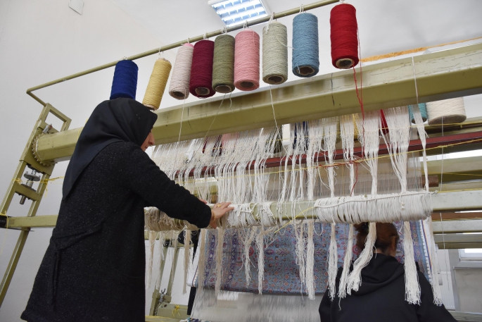 Kilimiyle ünlü Hakkari'de kadınlar Hereke halıları dokuyor