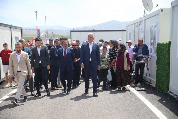 Kültür ve Turizm Bakanı Ersoy, Malatya'da konteyner kentleri ziyaret etti