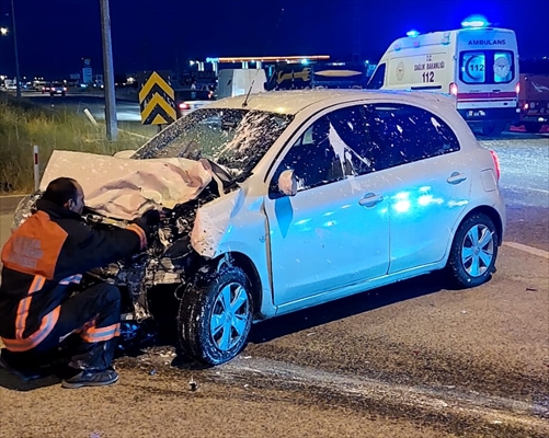 Malatya'da iki otomobil çarpıştı: Çok sayıda yaralı var