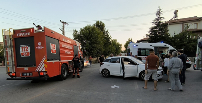 Malatya'da iki otomobilin çarpışması sonucu 5 kişi yaralandı