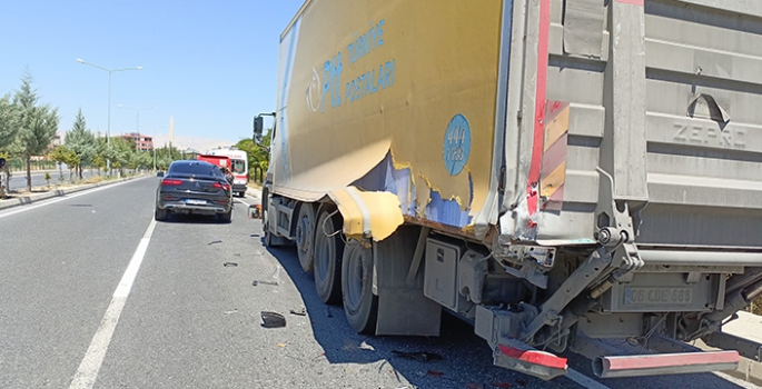 Malatya'da otomobilin kamyona çarpması sonucu 1 kişi öldü