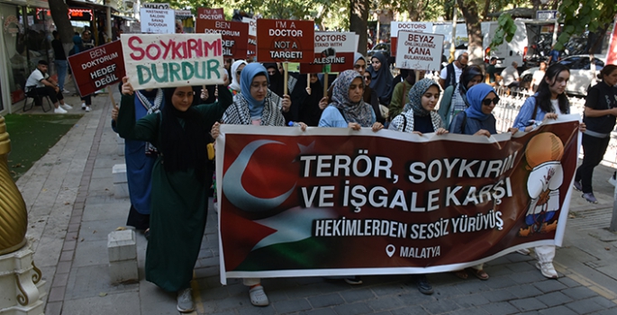 Malatya'da sağlık çalışanları İsrail'in Filistin'e yönelik saldırılarını protesto etti