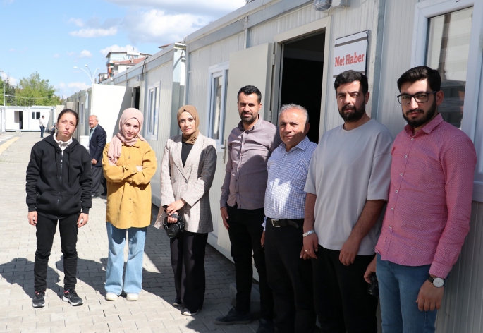 Malatya'da yerel gazeteler konteynerlerde günlük yayınlarına başladı