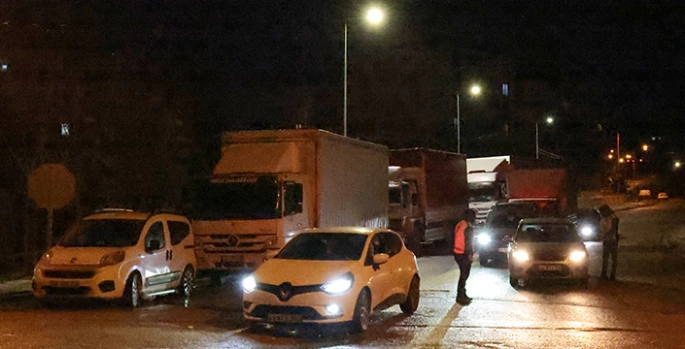 Malatya-Kayseri kara yolu olumsuz hava koşulları nedeniyle trafiğe kapatıldı