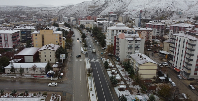 Malatya'nın Darende ilçesinde kar yağışı etkili oluyor