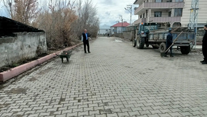 Malazgirt Belediyesi, bahar temizliğine başladı 